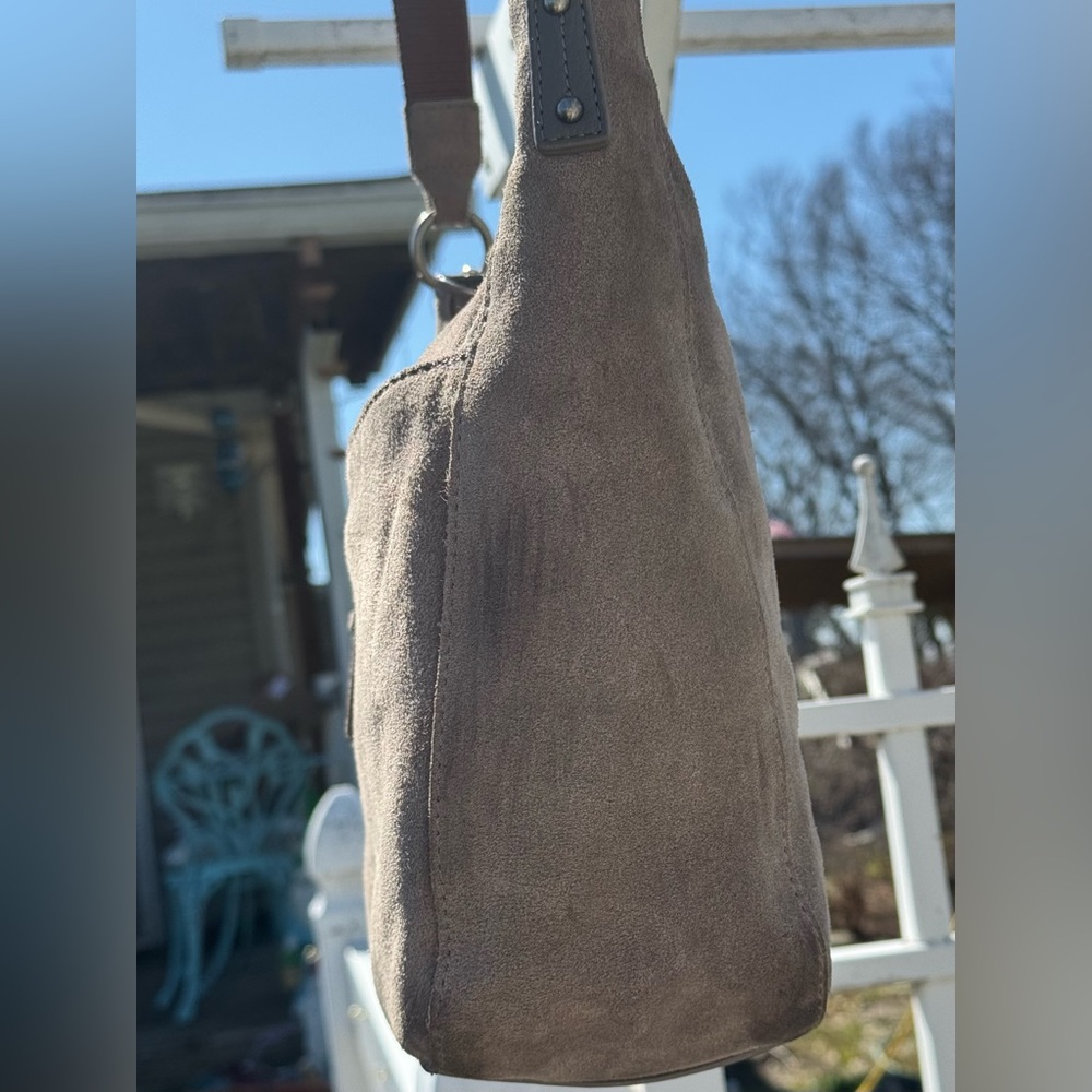 Sak Hobo bag with a slouchy silhouette soft suede in mushroom color - Picture 10 of 16